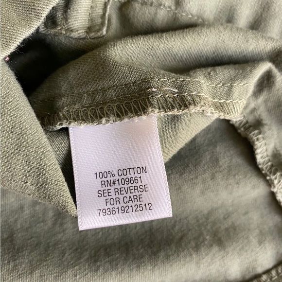 Candies olive green vest with zipper and pull tie and pockets Size M women’s - Picture 11 of 11